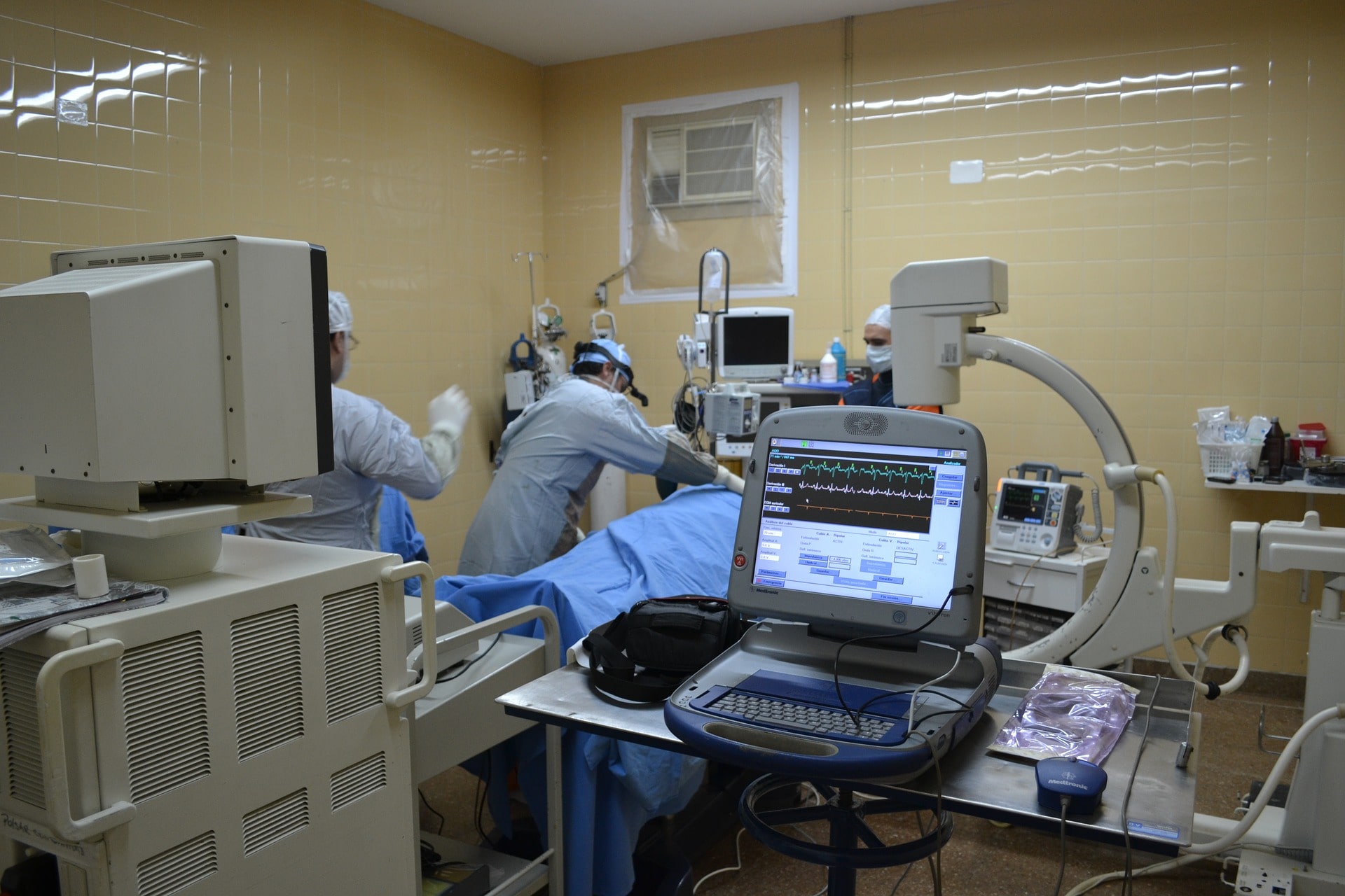 components-of-a-patient-monitoring-system-ecg-readout